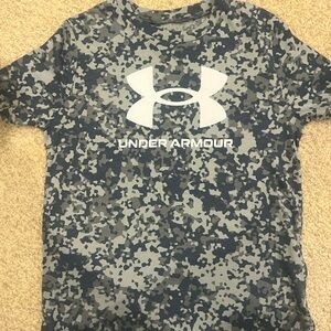 Boys Under Armour tshirt.